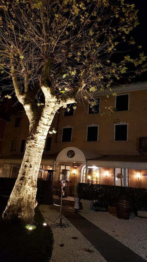 Ristorante Albergo Corona Novi Ligure Exterior photo