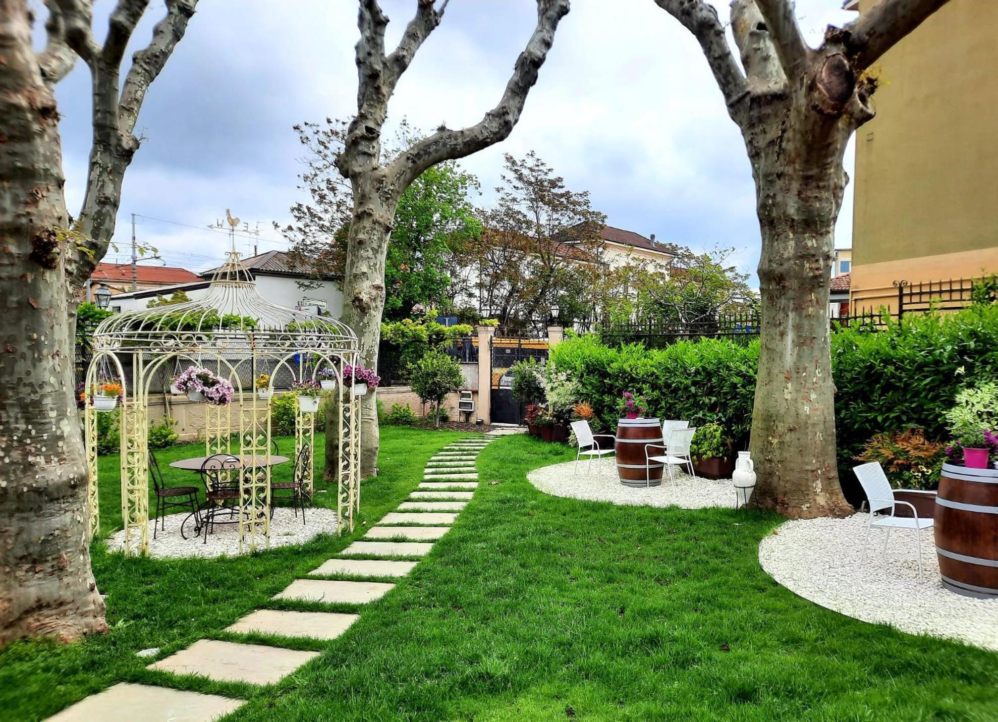 Ristorante Albergo Corona Novi Ligure Exterior photo