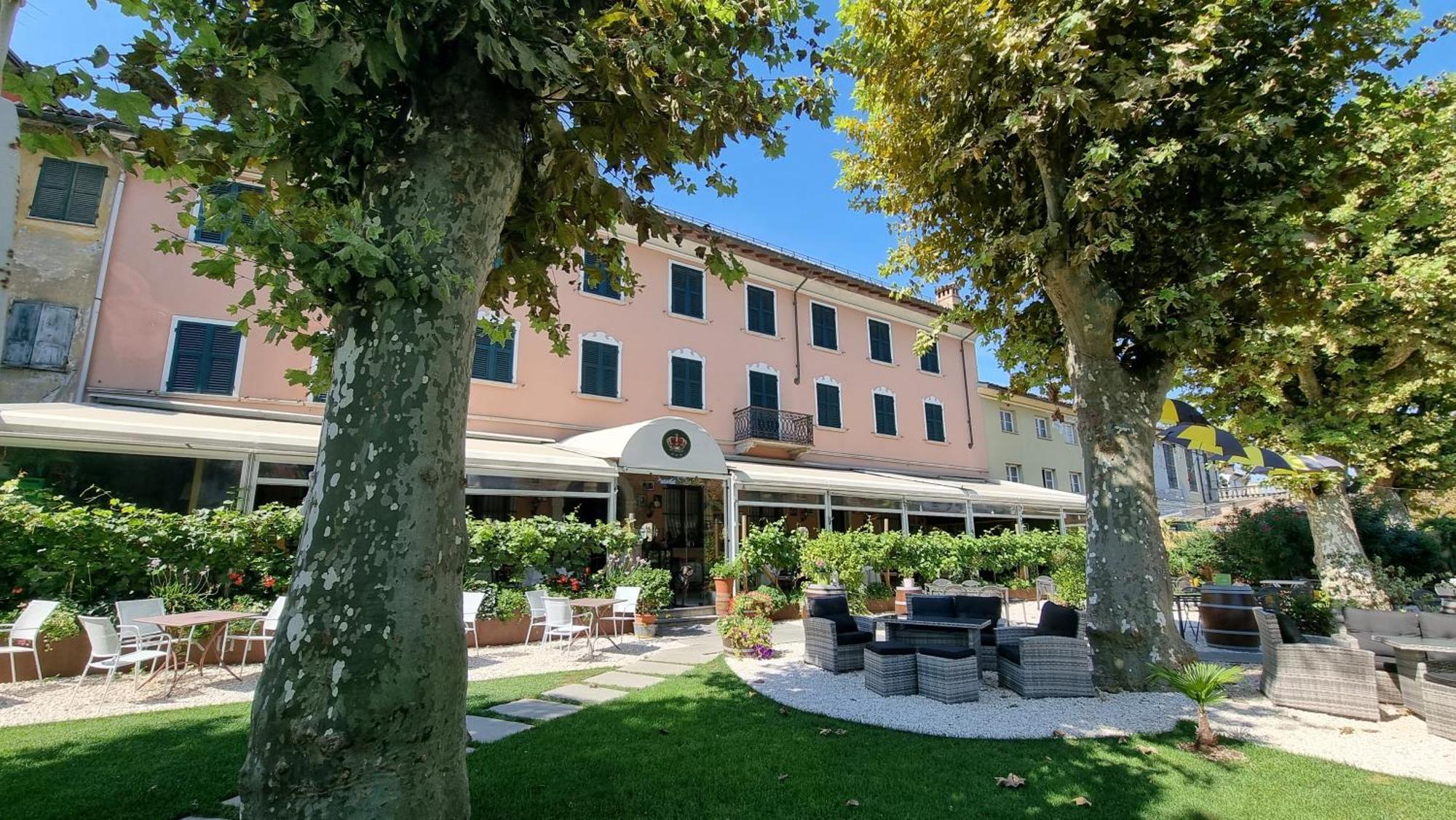 Ristorante Albergo Corona Novi Ligure Exterior photo